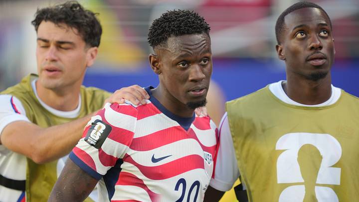 ใบแดงของบาโลกันหายนะ เกมฟุตบอลโลกสำคัญที่ USMNT ต้องขาดดาวเตะคนนี้