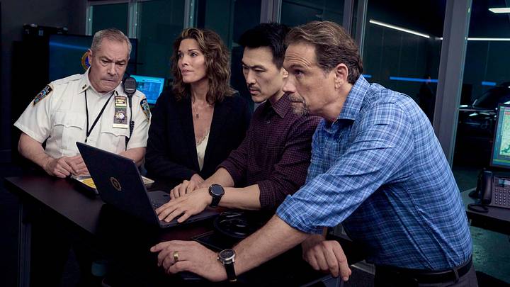 "Omissions" --  FBI. Pictured (L-R): Gary Perez as Lt. Marcus Warren, Alana De La Garza as Special Agent in Charge Isobel Castille, James Chen as Ian Lim, and Jeremy Sisto as Assistant Special Agent in Charge Jubal Valentine. 