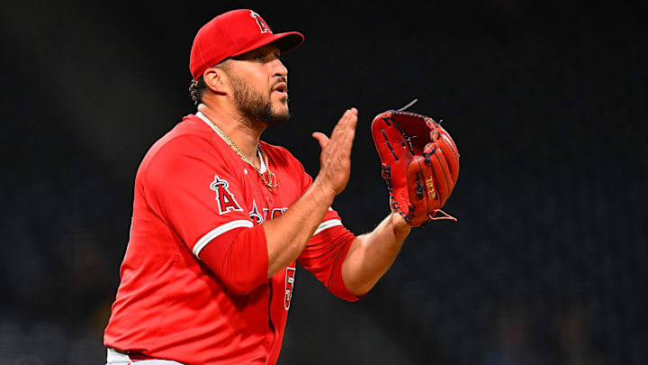 Los Angelinos tendrán disponible a Carlos Estévez