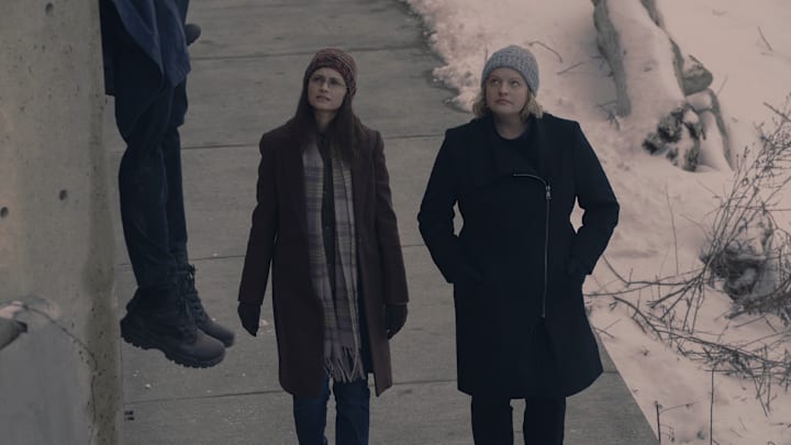 THE HANDMAID’S TALE - “The Handmaid’s Tale” - June reflects on her experiences in Gilead and decides what to do next. (Disney/Steve Wilkie)
ALEXIS BLEDEL, ELISABETH MOSS