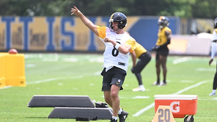Jun 10, 2025; Pittsburgh, PA, USA; Pittsburgh Steelers quarterback Aaron Rodgers (8) during minicamp at their South Side facility. Mandatory Credit: Philip G. Pavely-Imagn Images Jun 10, 2025; Pittsburgh, PA, USA; Pittsburgh Steelers quarterback Aaron Rodgers (8) during minicamp at their South Side facility. Mandatory Credit: Philip G. Pavely-Imagn Images