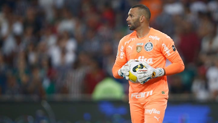 Weverton descarta obrigação de título no Brasileirão após queda do Palmeiras na Libertadores. “Obrigação para a gente é se dedicar, trabalhar...”.