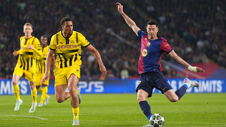 Felix Nmecha und seine Teamkollegen hatten gegen Robert Lewandowski und den FC Barcelona nur das Nachsehen.