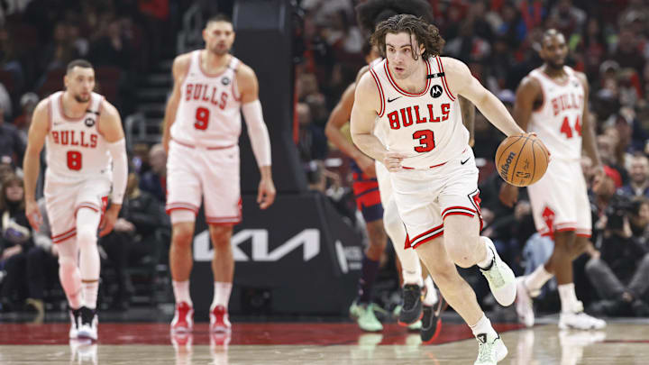 Jan 10, 2025; Chicago, Illinois, USA; Chicago Bulls guard Josh Giddey (3) brings the ball up court