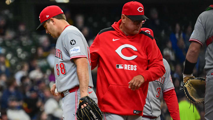 Apr 6, 2025; Milwaukee, Wisconsin, USA; Cincinnati Reds manager Terry Francona makes a pitching change as starting pitcher Carson Spiers (68) walks off the mound in the fourth inning against the Milwaukee Brewers at American Family Field. Mandatory Credit: Benny Sieu-Imagn Images Apr 6, 2025; Milwaukee, Wisconsin, USA; Cincinnati Reds manager Terry Francona makes a pitching change as starting pitcher Carson Spiers (68) walks off the mound in the fourth inning against the Milwaukee Brewers at American Family Field. Mandatory Credit: Benny Sieu-Imagn Images