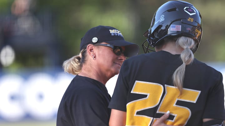May 9, 2024; Auburn, AL, USA;  Missouri Tigers head coach Larissa Anderson talks to outfielder Alex Honnold (25) during the game against the Florida Gators in the SEC Softball Championship at Jane B. Moore Field. Mandatory Credit: John Reed-Imagn Images