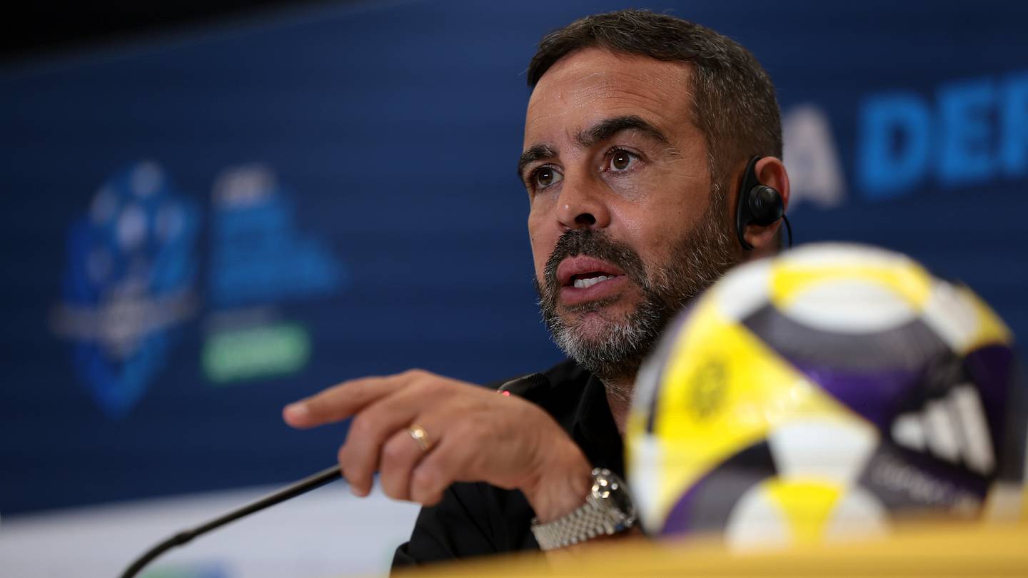 Otimista, Cruzeiro traça planos para contar com Artur Jorge já na Data Fifa