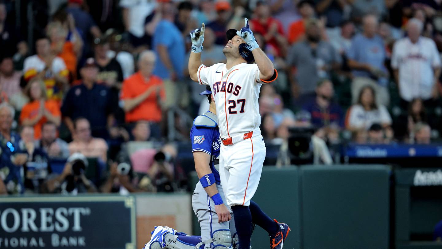 Jose Altuve, second baseman dei Astros, inizia agosto con una serie di successi, migliorando le statistiche e contribuendo al successo della squadra