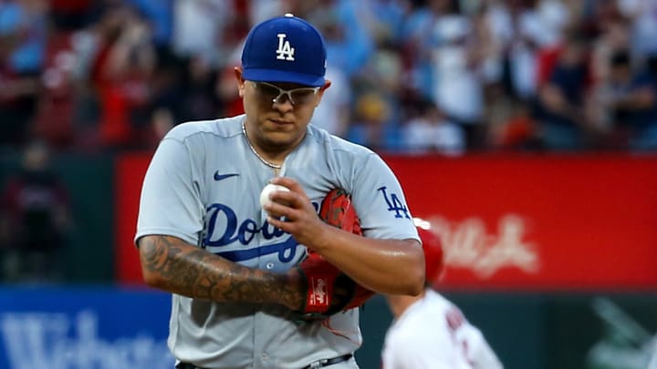 Los Dodgers esperan las investigaciones contra Julio Urías