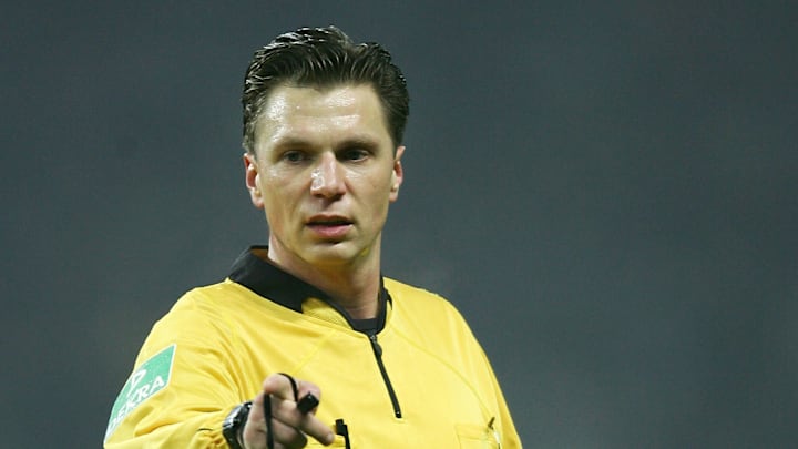 Thorsten Kinhofer geht Antonio Rüdiger scharf an. Thorsten Kinhofer geht Antonio Rüdiger scharf an.