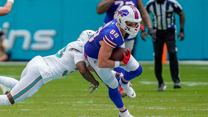 Nov 9, 2025; Miami Gardens, Florida, USA; Buffalo Bills tight end Dawson Knox (88) rushes after a reception against the Miami Dolphins during the first quarter at Hard Rock Stadium. Nov 9, 2025; Miami Gardens, Florida, USA; Buffalo Bills tight end Dawson Knox (88) rushes after a reception against the Miami Dolphins during the first quarter at Hard Rock Stadium.
