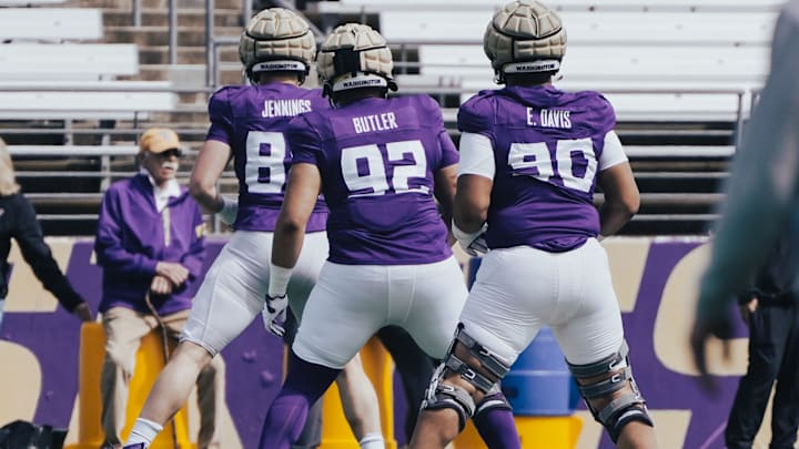 Elinneus Davis (90) takes part in a UW defensive line drill. 