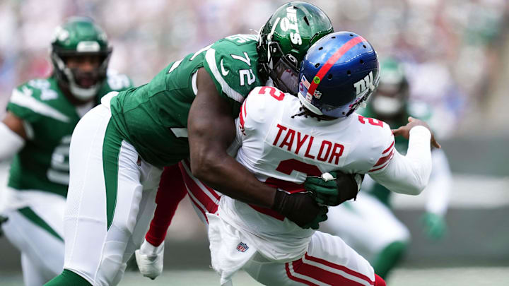 New York Jets defensive end Micheal Clemons (72) sacks New York Giants quarterback Tyrod Taylor (2)