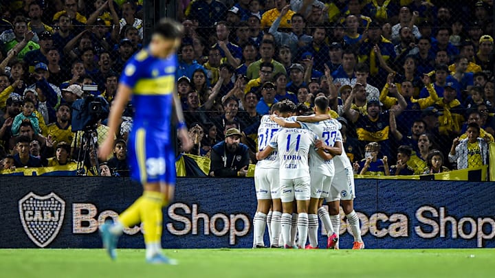 Luis Vázquez se lamenta y Godoy Cruz celebra en La Bombonera.