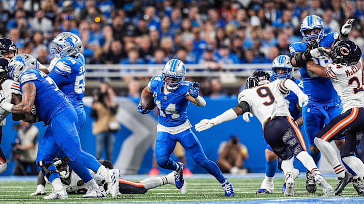 Amon-Ran St. Brown gets loose in the first half against the Bears defense.