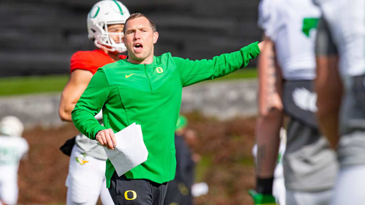 Oregon offensive coordinator Kenny Dillingham calls out to players during practice with the Ducks on Tuesday, April 5, 2022.

O40522 Eug Football Practice 10