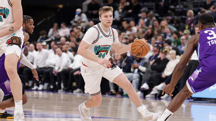 Mar 25, 2025; Salt Lake City, Utah, USA; Memphis Grizzlies guard Cam Spencer (24) brings the ball up the court during the second half against the Utah Jazz at Delta Center. Mandatory Credit: Chris Nicoll-Imagn Images Mar 25, 2025; Salt Lake City, Utah, USA; Memphis Grizzlies guard Cam Spencer (24) brings the ball up the court during the second half against the Utah Jazz at Delta Center. Mandatory Credit: Chris Nicoll-Imagn Images