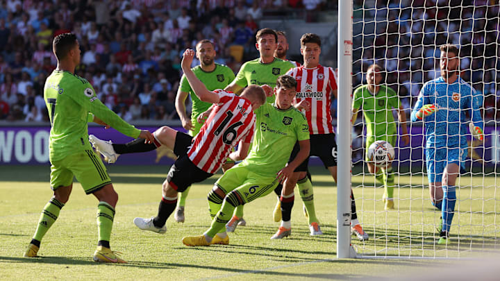 El Manchester United cayó goleado frente al Brentford