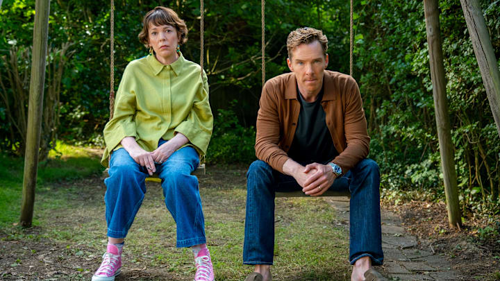 Olivia Colman and Benedict Cumberbatch in THE ROSES. Photo by Jaap Buitendijk, Courtesy of Searchlight Pictures. © 2025 Searchlight Pictures All Rights Reserved.