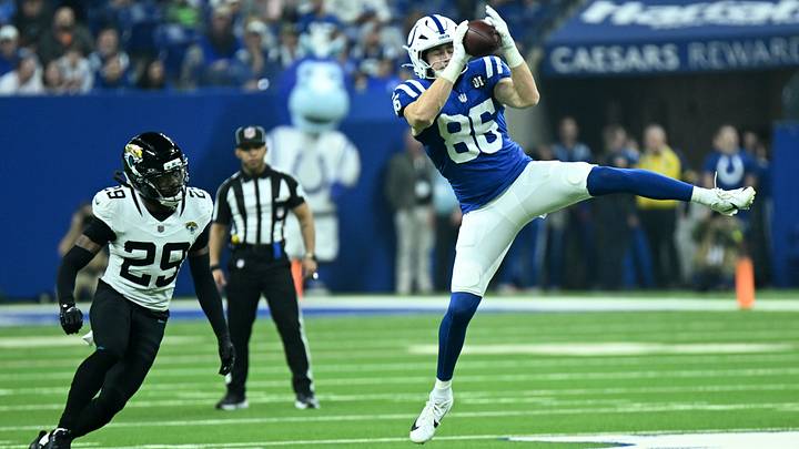 Dec 28, 2025; Indianapolis, Indiana, USA; Jacksonville Jaguars safety Eric Murray (29) breaks up a pass intended for Indianapolis Colts tight end Will Mallory (86) during the first half at Lucas Oil Stadium. Mandatory Credit: Robert Goddin-Imagn Images Dec 28, 2025; Indianapolis, Indiana, USA; Jacksonville Jaguars safety Eric Murray (29) breaks up a pass intended for Indianapolis Colts tight end Will Mallory (86) during the first half at Lucas Oil Stadium. Mandatory Credit: Robert Goddin-Imagn Images