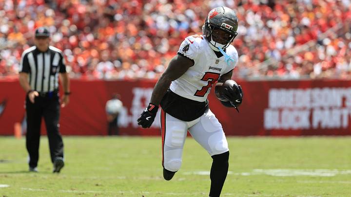 Tampa Bay Buccaneers running back Bucky Irving (7) runs the ball during the first half against the Cleveland Browns at Raymond James Stadium. Mandatory Credit: Kim Klement Neitzel-Imagn Images Tampa Bay Buccaneers running back Bucky Irving (7) runs the ball during the first half against the Cleveland Browns at Raymond James Stadium. Mandatory Credit: Kim Klement Neitzel-Imagn Images