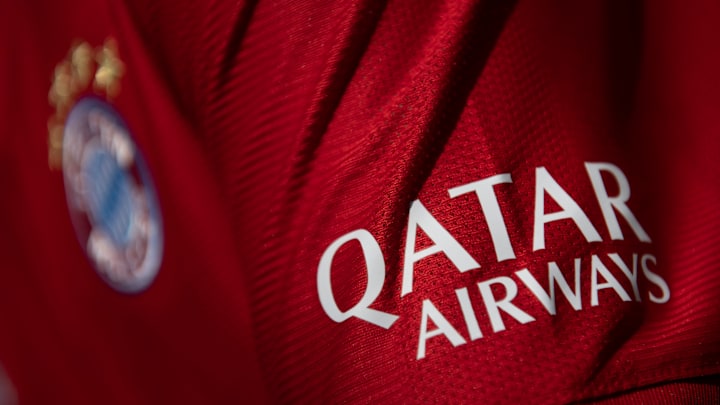 Die Partnerschaft mit Katar stößt vielen Bayern-Anhängern übel auf.