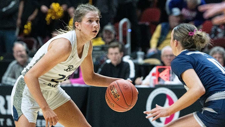 Bishop Heelan's Melina Snoozy during the IGHSAU state basketball tournament