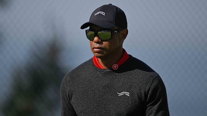 Tiger Woods visited the CBS broadcast Sunday and discussed the continuing negotiations to unify pro golf.