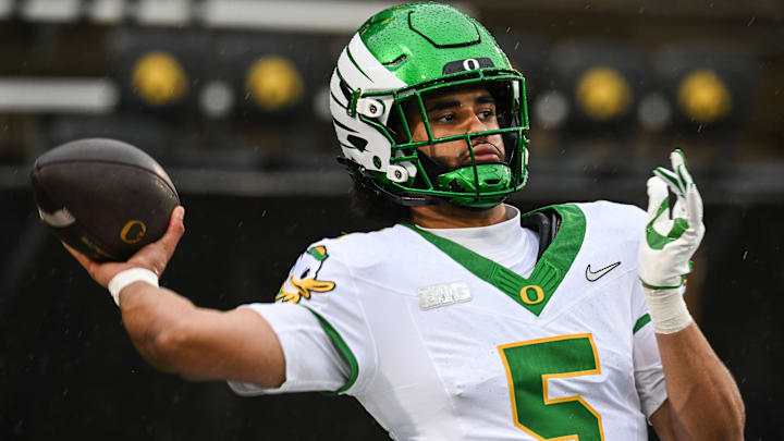 Nov 8, 2025; Iowa City, Iowa, USA; Oregon Ducks quarterback Dante Moore (5) warms up before the game against the Iowa Hawkeyes at Kinnick Stadium. Mandatory Credit: Jeffrey Becker-Imagn Images Nov 8, 2025; Iowa City, Iowa, USA; Oregon Ducks quarterback Dante Moore (5) warms up before the game against the Iowa Hawkeyes at Kinnick Stadium. Mandatory Credit: Jeffrey Becker-Imagn Images