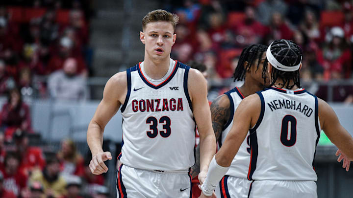 Gonzaga seniors Ben Gregg (33) and Ryan Nembhard (0).