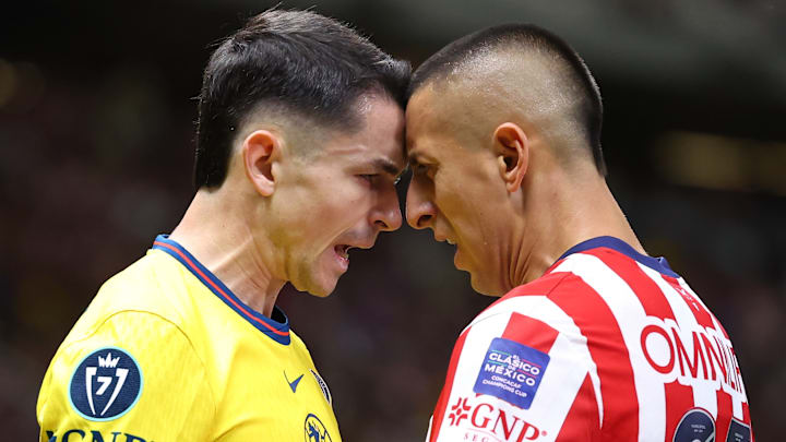 El español Álvaro Fidalgo y Roberto Alvarado se encaran