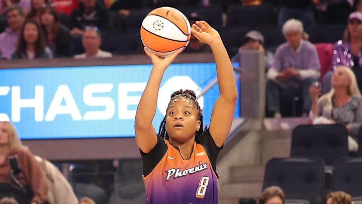 Jul 14, 2025; San Francisco, California, USA; Phoenix Mercury guard Monique Akoa Makani (8) shoots the ball against the Golden State Valkyries during the first quarter at Chase Center. Mandatory Credit: Kelley L Cox-Imagn Images Jul 14, 2025; San Francisco, California, USA; Phoenix Mercury guard Monique Akoa Makani (8) shoots the ball against the Golden State Valkyries during the first quarter at Chase Center. Mandatory Credit: Kelley L Cox-Imagn Images