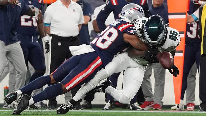 Aug 22, 2026; Foxborough, Massachusetts, USA; New England Patriots cornerback Kindle Vildor (28) breaks up a pass intended for Philadelphia Eagles wide receiver Quez Watkins (86) during the first half at Gillette Stadium. Mandatory Credit: Gregory Fisher-Imagn Images Aug 22, 2026; Foxborough, Massachusetts, USA; New England Patriots cornerback Kindle Vildor (28) breaks up a pass intended for Philadelphia Eagles wide receiver Quez Watkins (86) during the first half at Gillette Stadium. Mandatory Credit: Gregory Fisher-Imagn Images