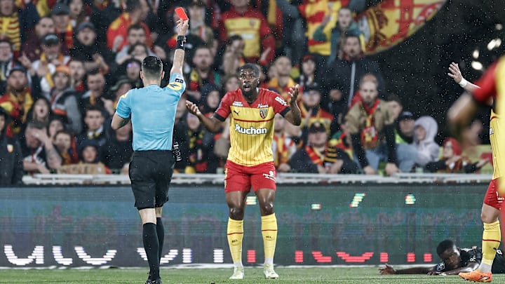 Kevin Danso connaît enfin sa sanction. Kevin Danso connaît enfin sa sanction.