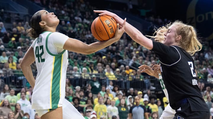 Oregon’s Avary Cain, left, has a shot blocked by Washington’s Avery Howell during the second half at Matthew Knight Arena in Eugene March 1, 2026. Oregon’s Avary Cain, left, has a shot blocked by Washington’s Avery Howell during the second half at Matthew Knight Arena in Eugene March 1, 2026.