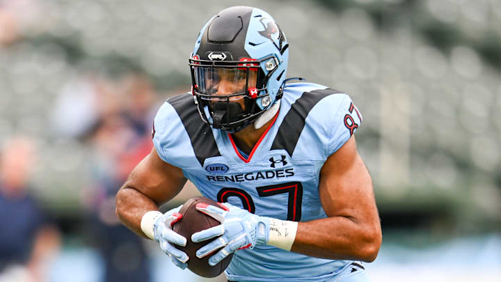 Tight end Seth Green runs a route during a St Louis Battlehawks v Arlington Renegades game