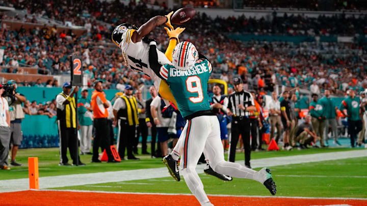 Pittsburgh Steelers wide receiver George Pickens (14) catches a pass to score a touchdown against the Miami Dolphins during the second quarter at Hard Rock Stadium. Pittsburgh Steelers wide receiver George Pickens (14) catches a pass to score a touchdown against the Miami Dolphins during the second quarter at Hard Rock Stadium.