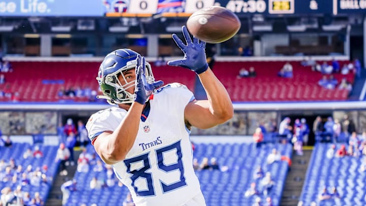 Oct 20, 2024; Orchard Park, New York, USA; Tennessee Titans tight end Thomas Odukoya (89) warms up prior to the game against the Buffalo Bills at Highmark Stadium. Mandatory Credit: Gregory Fisher-Imagn Images Oct 20, 2024; Orchard Park, New York, USA; Tennessee Titans tight end Thomas Odukoya (89) warms up prior to the game against the Buffalo Bills at Highmark Stadium. Mandatory Credit: Gregory Fisher-Imagn Images