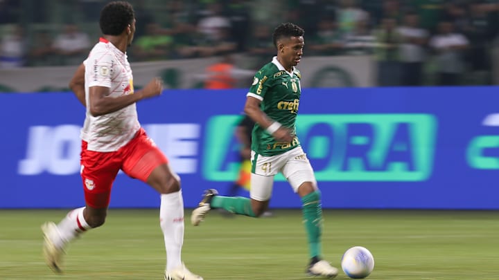 Recuperado de lesão, Estêvão entrou e botou fogo no jogo