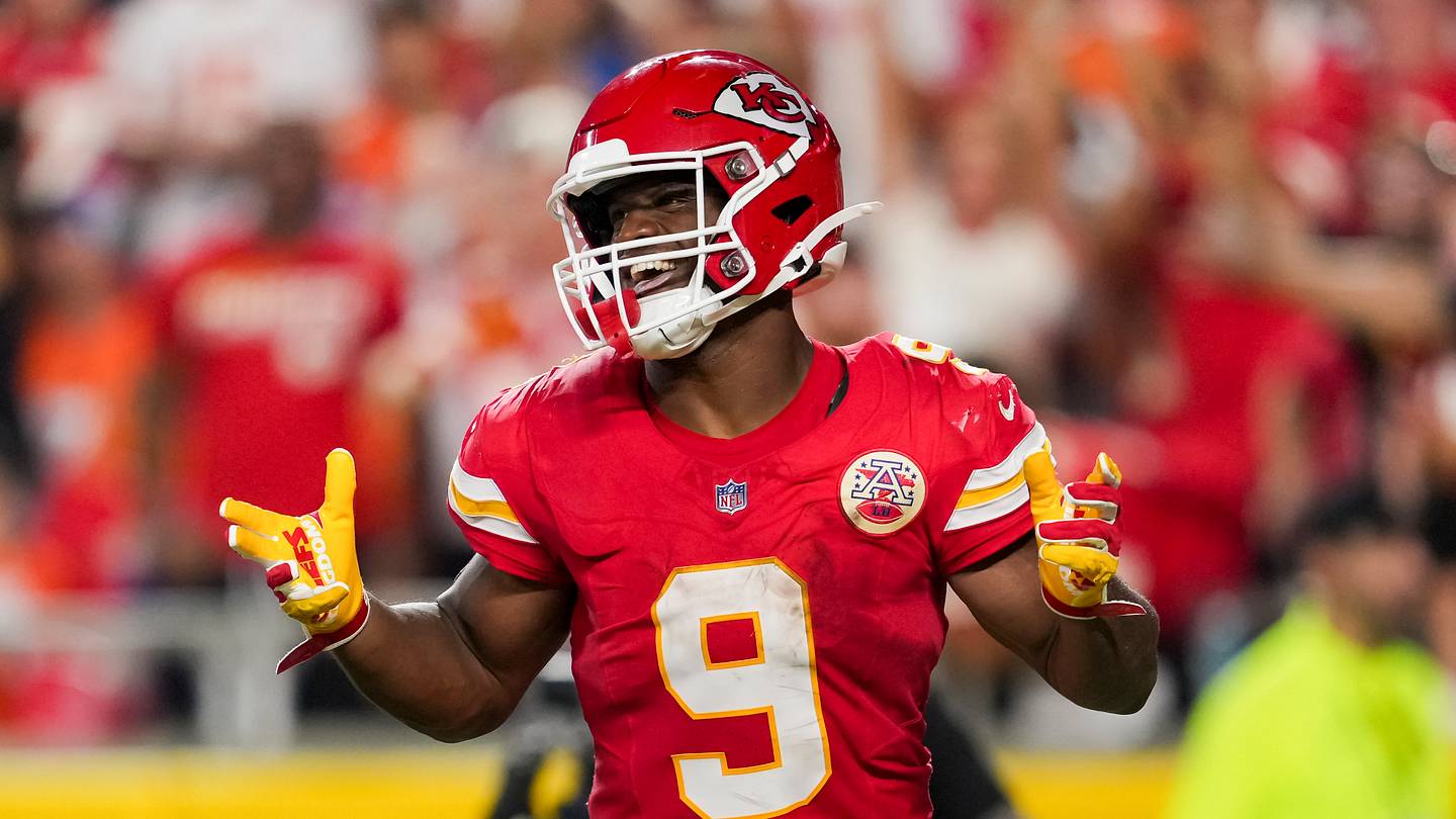 Sunday Night Football DFS Showdown Strategy: Kenneth Walker III Looks to Continue Hot Streak