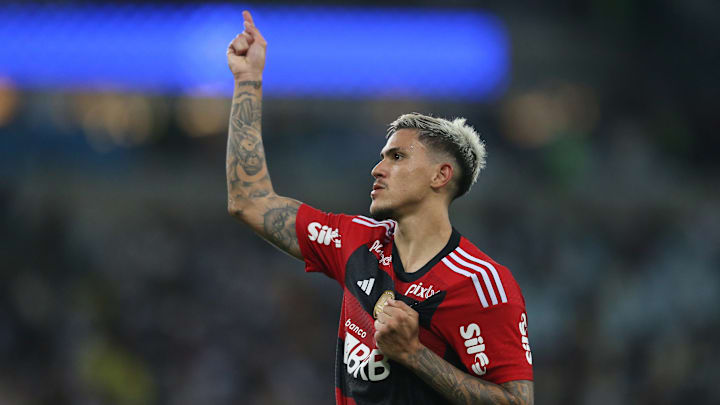 Pedro participou de ambos os gols do Flamengo