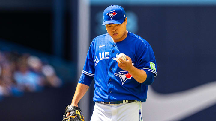 Toronto Blue Jays starting pitcher Hyun Jin Ryu (99)