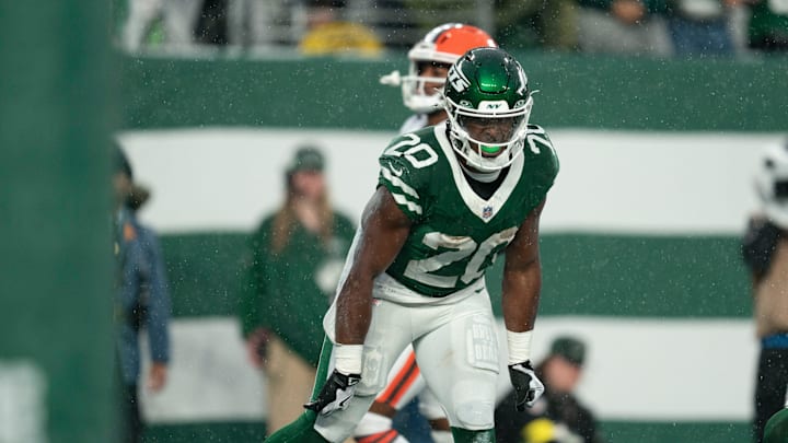 New York Jets running back Breece Hall (20) celebrates after scoring a touchdown during an NFL Week 10 game between the New York Jets and the Cleveland Browns at MetLife Stadium on Sunday, Nov. 9, 2025.