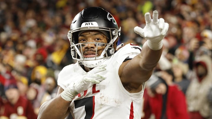 Atlanta Falcons running back Bijan Robinson (7) celebrates after scoring a touchdown against the Washington Commanders during the first half at Northwest Stadium. Atlanta Falcons running back Bijan Robinson (7) celebrates after scoring a touchdown against the Washington Commanders during the first half at Northwest Stadium.