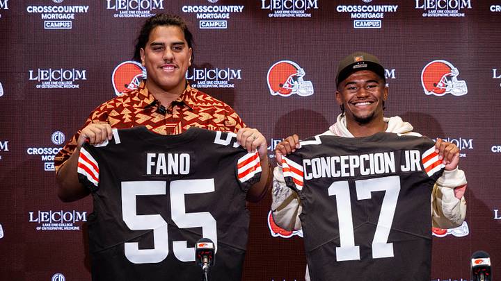 Apr 24, 2026; Berea, OH, USA; Cleveland Browns first round draft picks Spencer Fano, left, and KC Concepcion hold their new jerseys during an introductory press conference at CrossCountry Mortgage Campus. Mandatory Credit: Ken Blaze-Imagn Images Apr 24, 2026; Berea, OH, USA; Cleveland Browns first round draft picks Spencer Fano, left, and KC Concepcion hold their new jerseys during an introductory press conference at CrossCountry Mortgage Campus. Mandatory Credit: Ken Blaze-Imagn Images