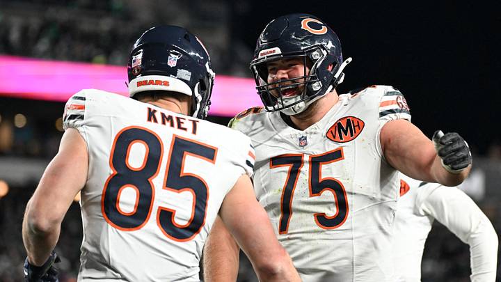 Chicago Bears TE Cole Kmet celebrates a touchdown with OT Ozzy Trapilo. Mandatory Credit: Eric Hartline-Imagn Images Chicago Bears TE Cole Kmet celebrates a touchdown with OT Ozzy Trapilo. Mandatory Credit: Eric Hartline-Imagn Images