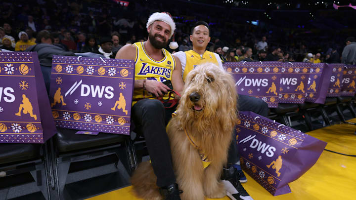 New York Knicks v Los Angeles Lakers