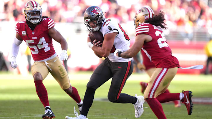 Nov 19, 2023; Santa Clara, California, USA; Tampa Bay Buccaneers tight end Cade Otton (center) runs after a catch against San Francisco 49ers safety Talanoa Hufanga (right) and linebacker Fred Warner (54) during the second quarter at Levi's Stadium. Mandatory Credit: Darren Yamashita-Imagn Images Nov 19, 2023; Santa Clara, California, USA; Tampa Bay Buccaneers tight end Cade Otton (center) runs after a catch against San Francisco 49ers safety Talanoa Hufanga (right) and linebacker Fred Warner (54) during the second quarter at Levi's Stadium. Mandatory Credit: Darren Yamashita-Imagn Images