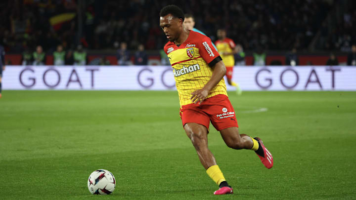 Lois Openda ouvre le score face à l'AS Monaco. 