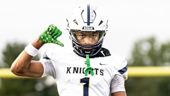 Five-star cornerback Elbert Hill wearing Oregon gloves in his high school game.
